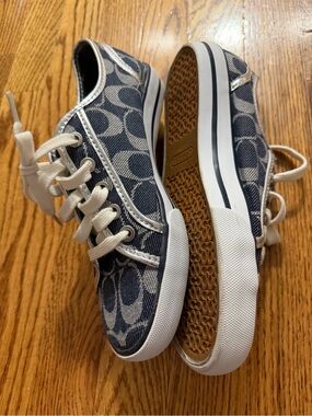 Coach womans Navy Signature Canvas Sneaker SIZE 6B